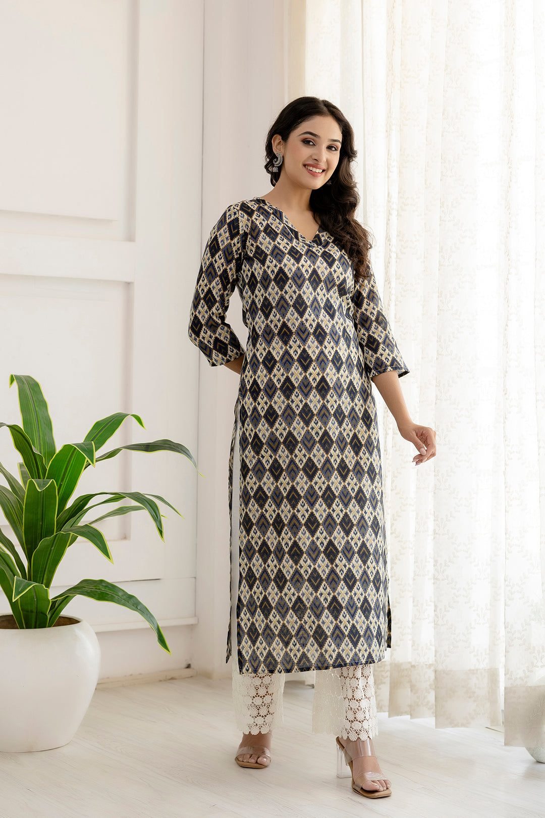 Women's Grey Printed Straight Kurta with Three Quarter Sleeves - Taantav