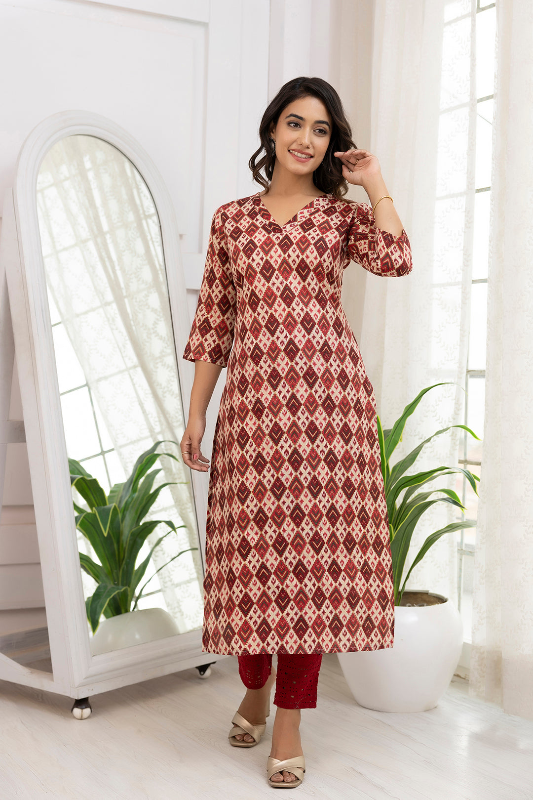 Women's Maroon Printed Straight Kurta with Three Quarter Sleeves - Taantav