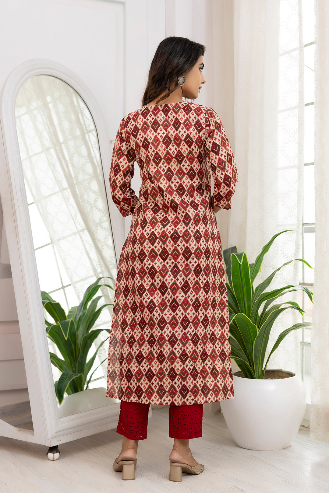 Women's Maroon Printed Straight Kurta with Three Quarter Sleeves - Taantav