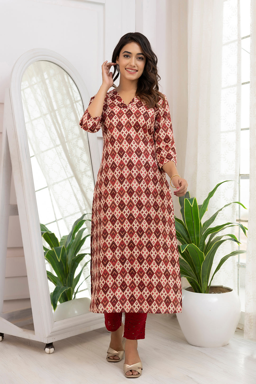 Women's Maroon Printed Straight Kurta with Three Quarter Sleeves - Taantav