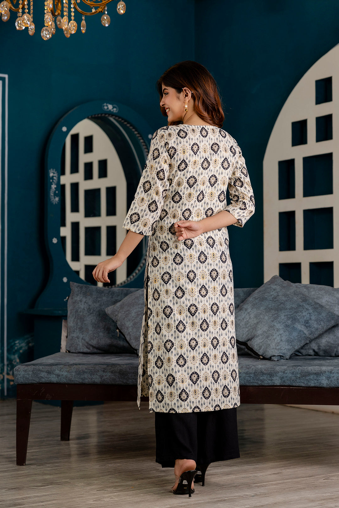 Women's Off White and Black Printed Straight Kurta - Taantav