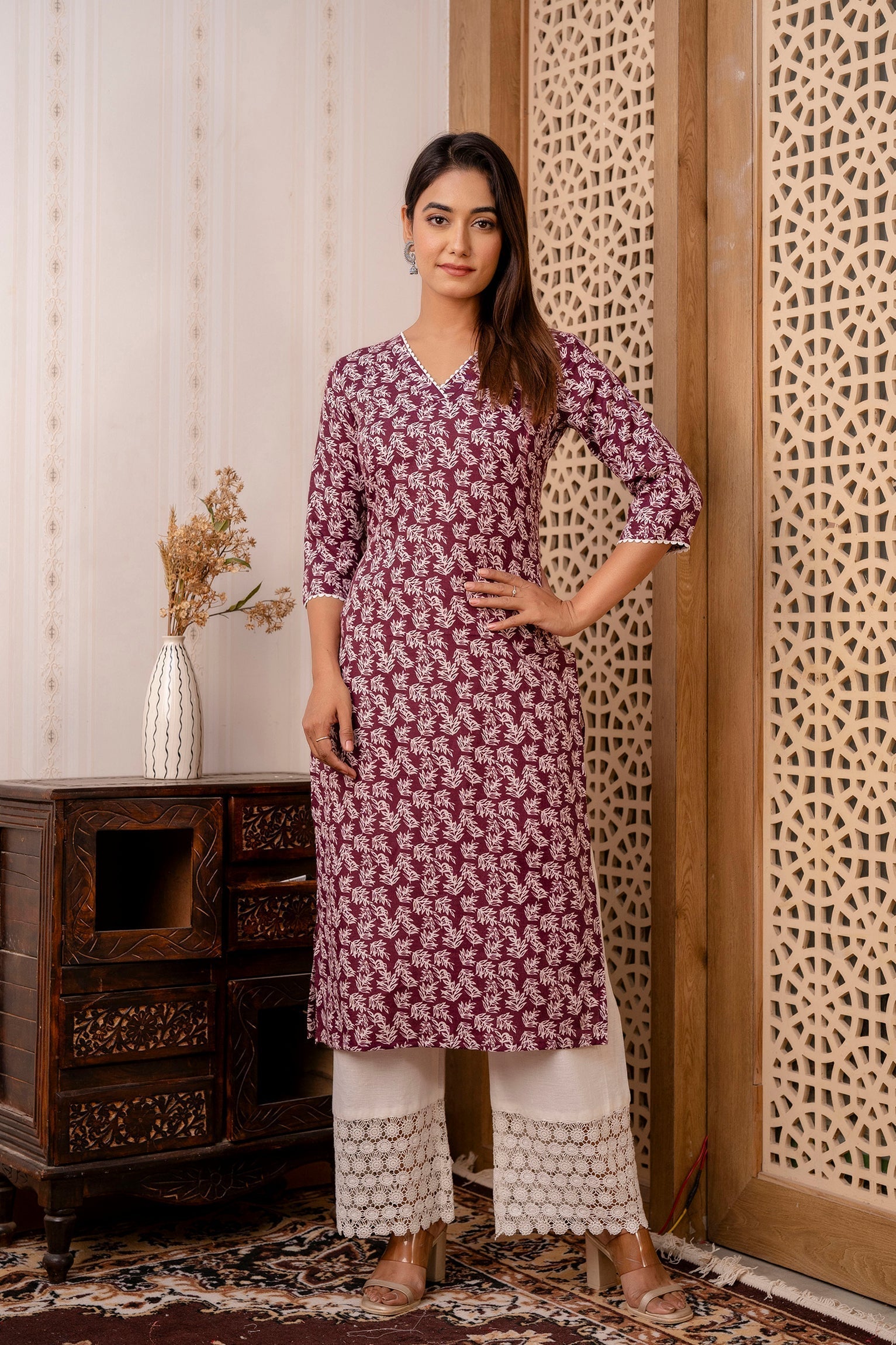 Women's Purple Printed Straight Kurta with Three Quarter Sleeves - Taantav