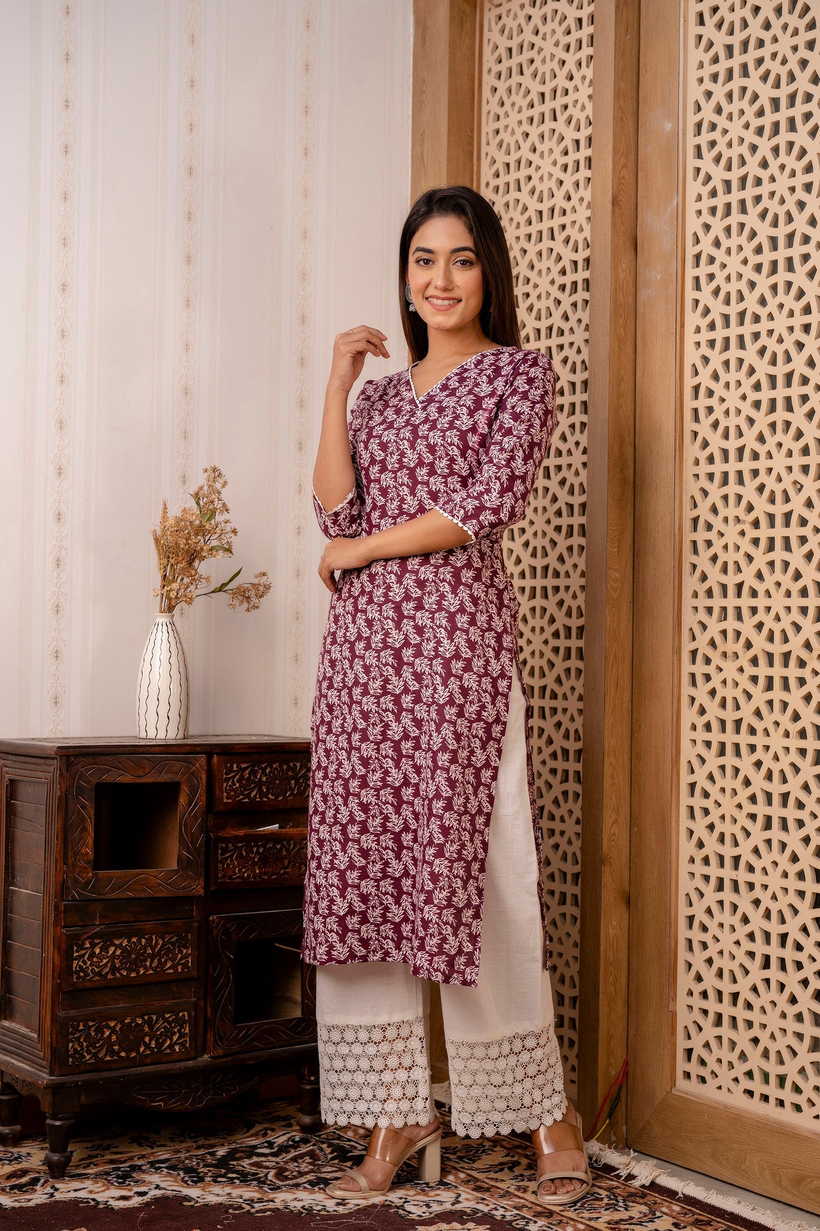 Women's Purple Printed Straight Kurta with Three Quarter Sleeves - Taantav