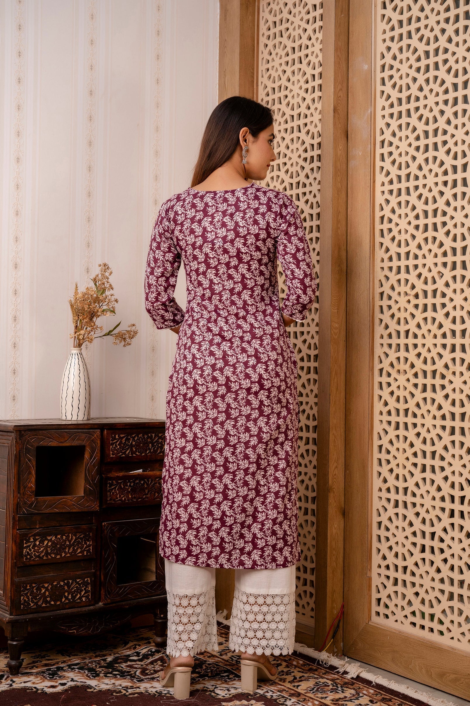 Women's Purple Printed Straight Kurta with Three Quarter Sleeves - Taantav