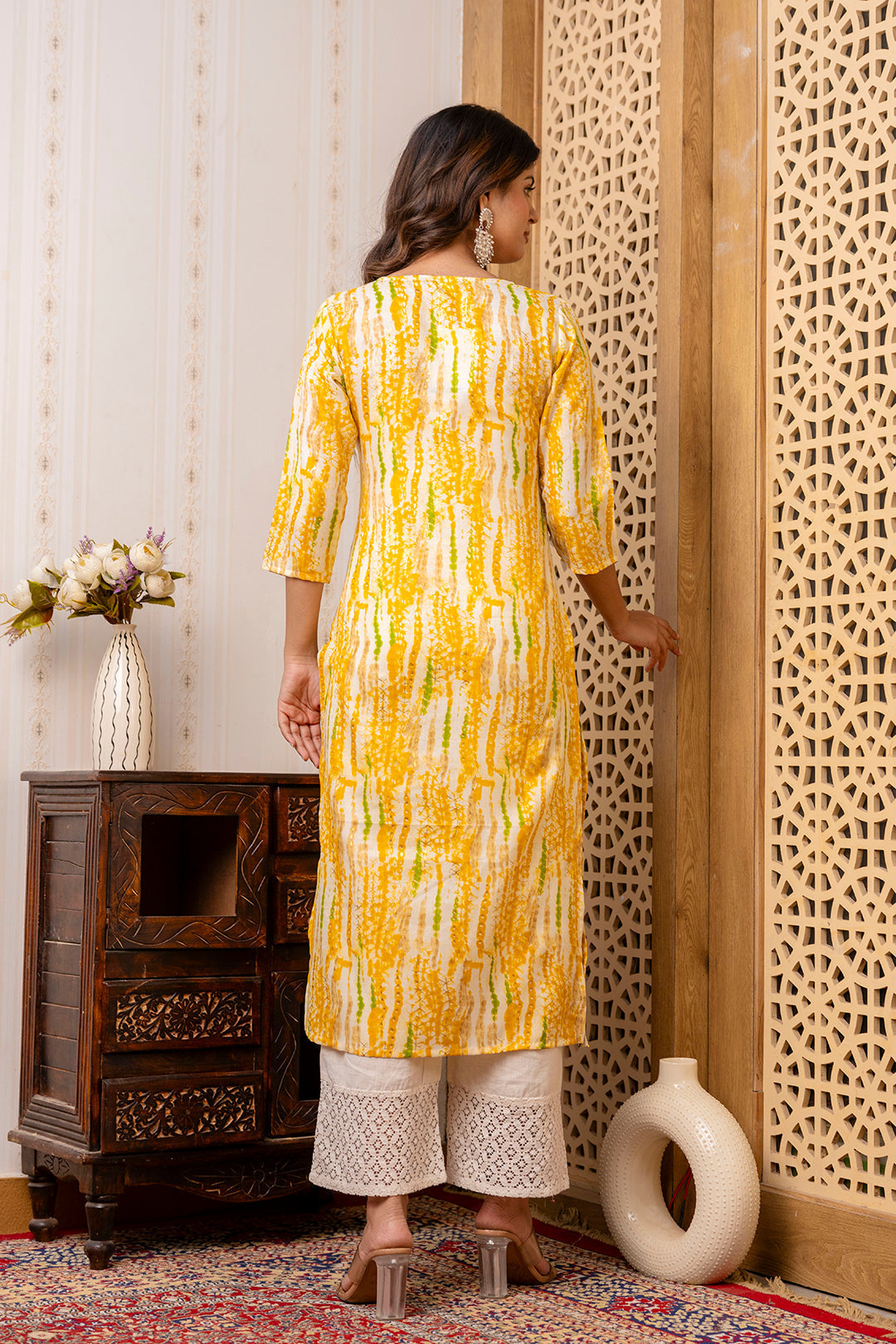 Women's Yellow Printed Straight Kurta with Three Quarter Sleeves - Taantav