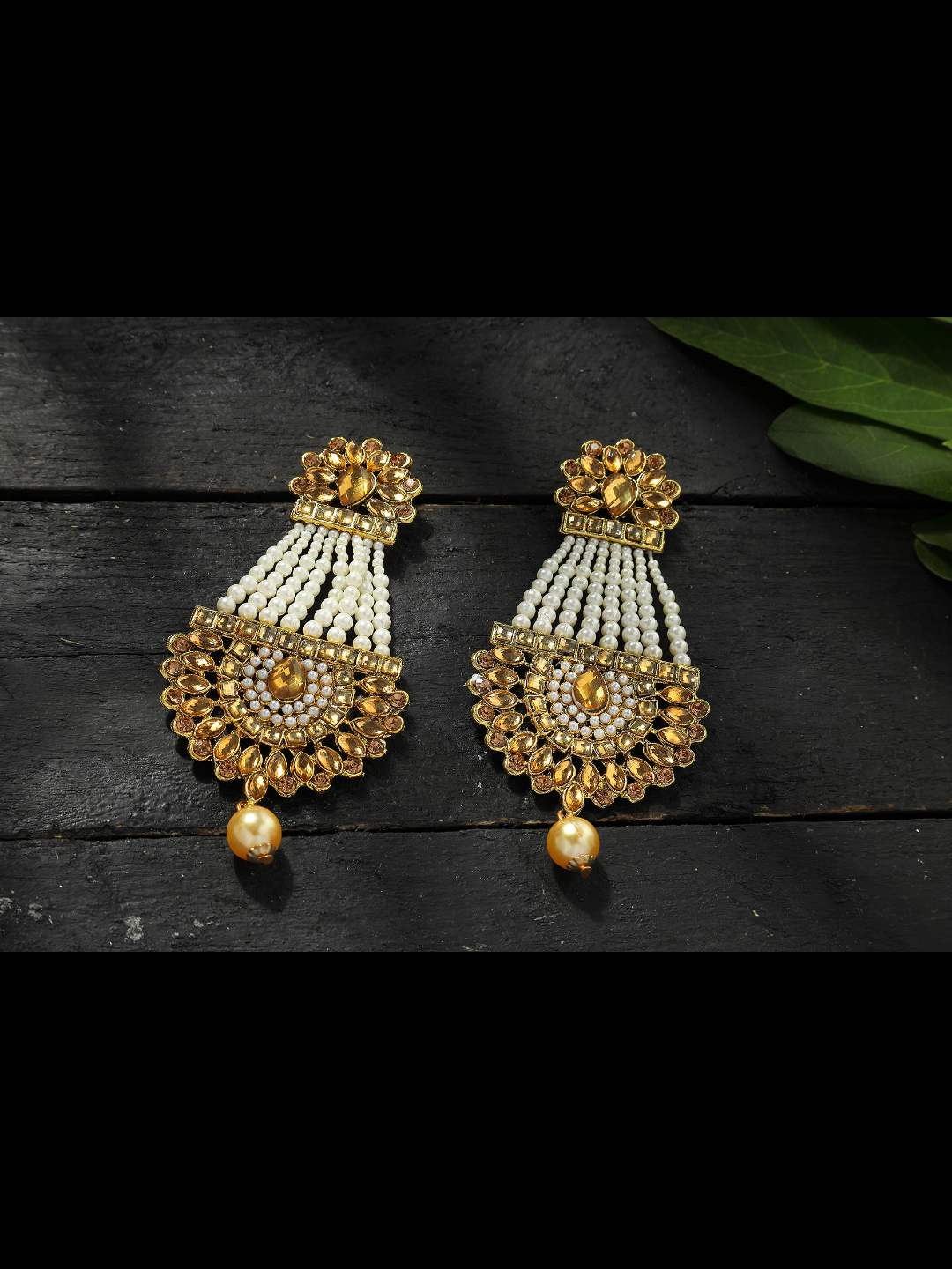 Trendia High Quality Earrings with Kundan & Pearls
