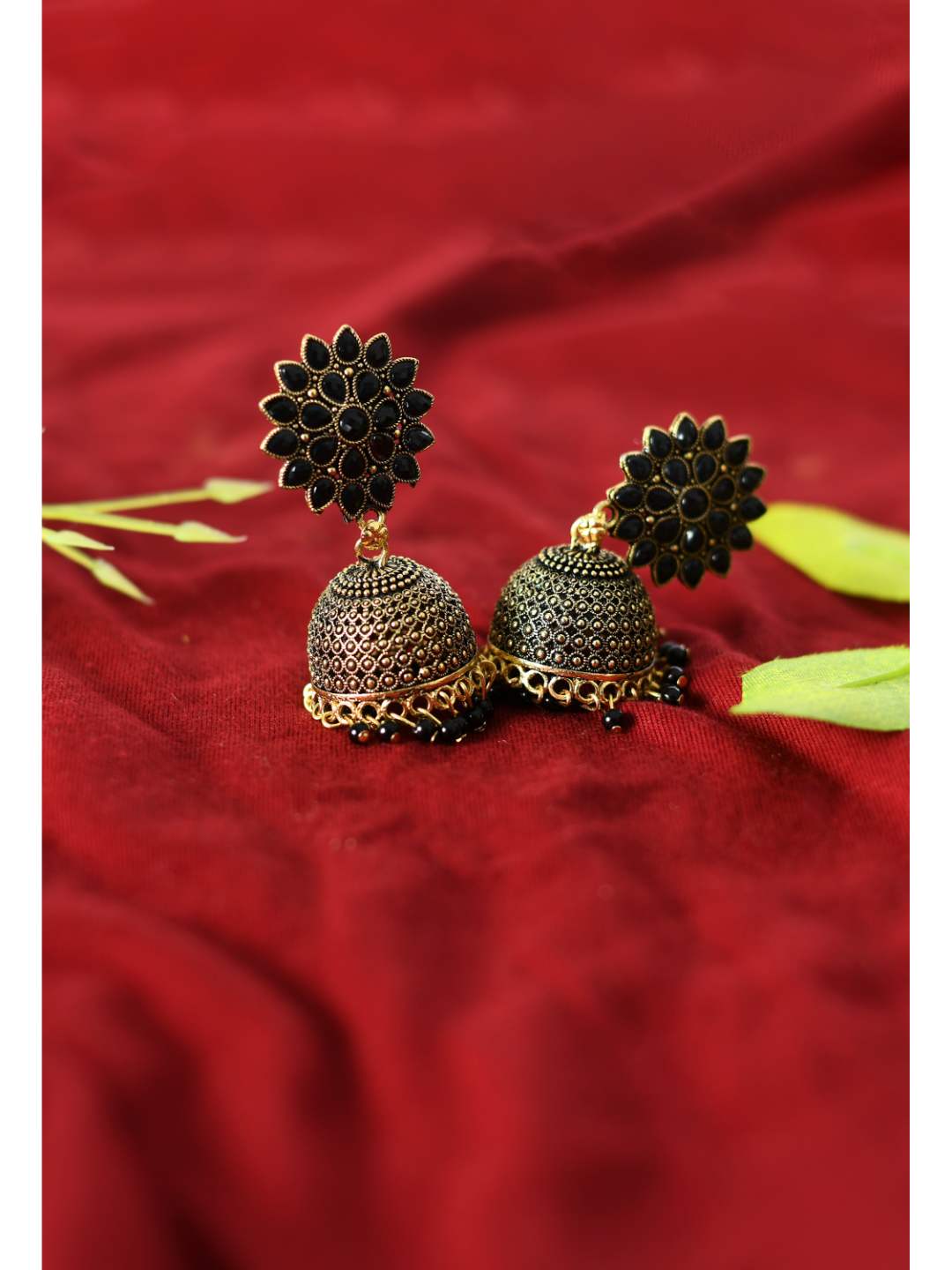 Trendia Kundan work Jhumka with Bkack Pearls Ear