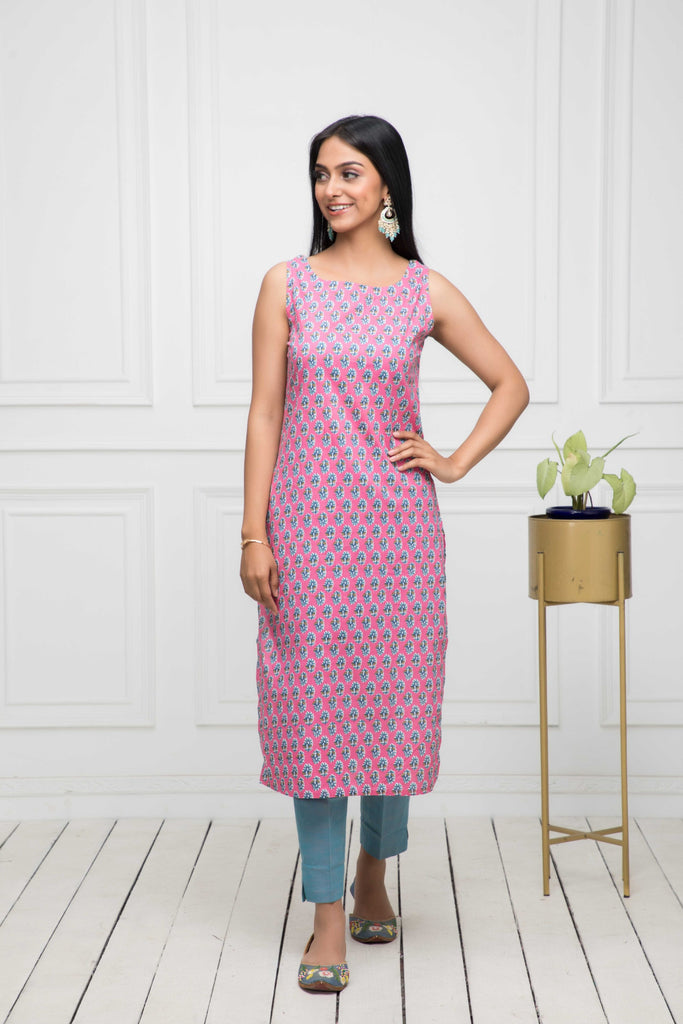 Women's Pink Solid Cotton Straight Round Neck Kurtas