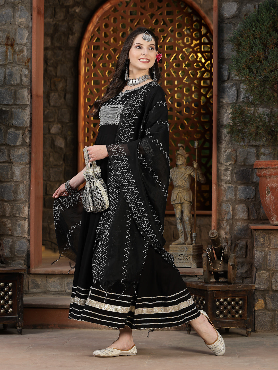 Color_Black