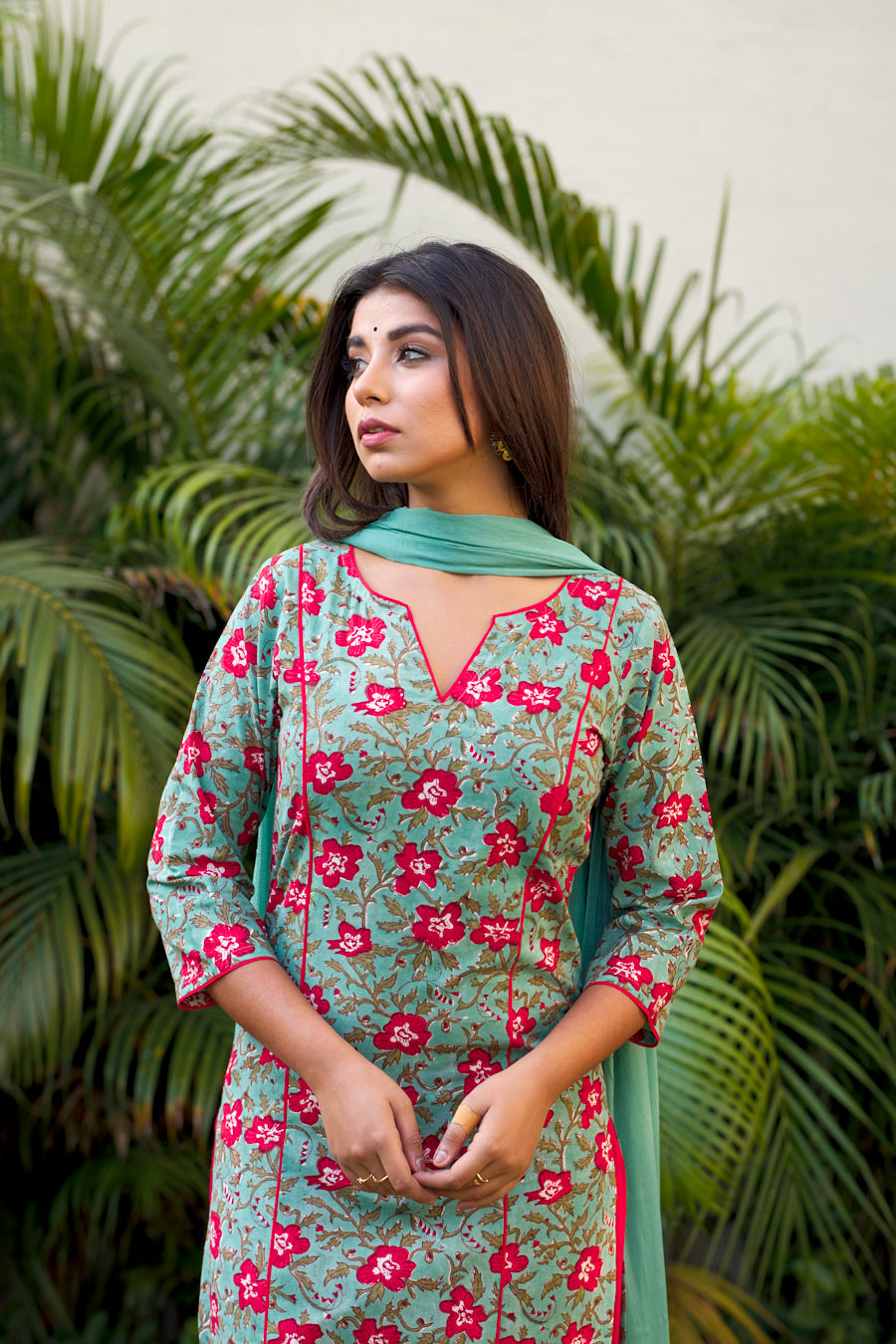 Women's Green Red Floral Kurta Set - Nangalia Ruchira