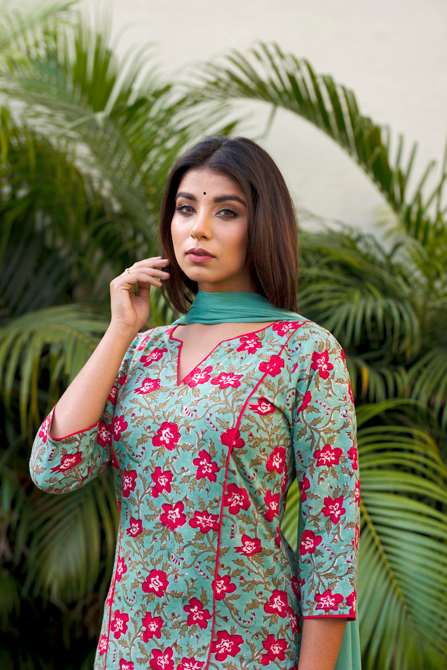Women's Green Red Floral Kurta Set - Nangalia Ruchira