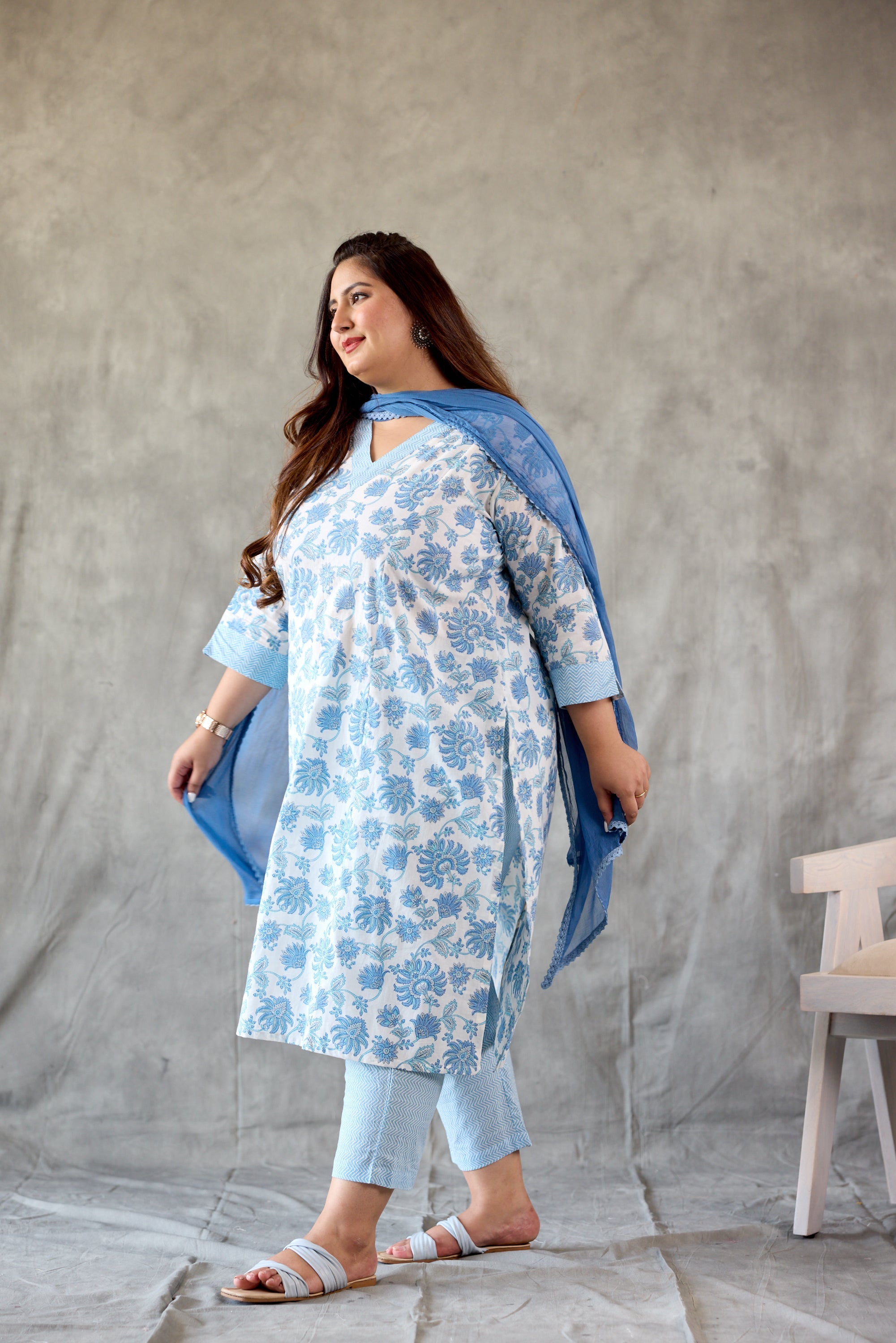 Women's Blue Blossom White Cotton Kurta Set - (Set Of 3) - Nangalia Ruchira