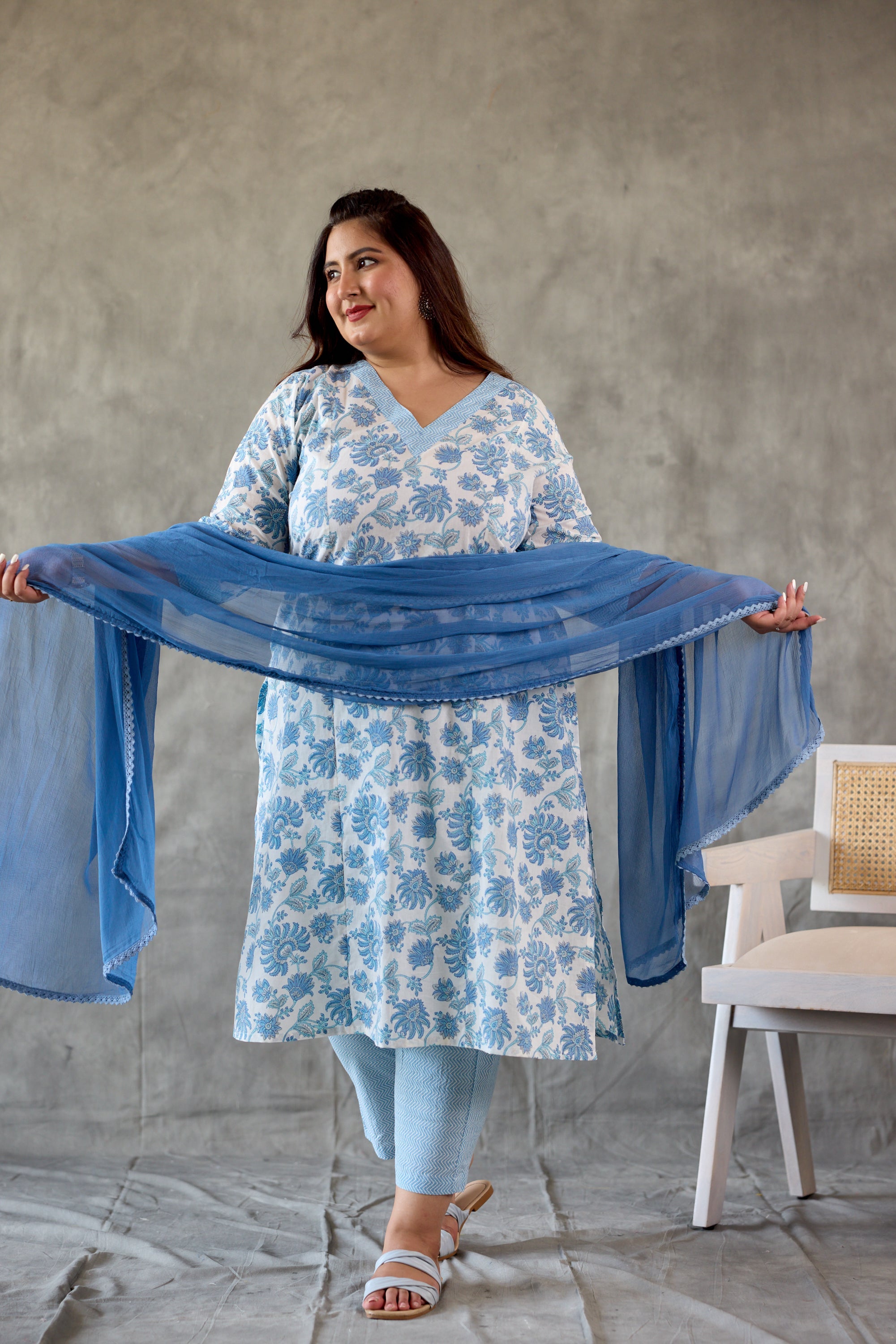 Women's Blue Blossom White Cotton Kurta Set - (Set Of 3) - Nangalia Ruchira