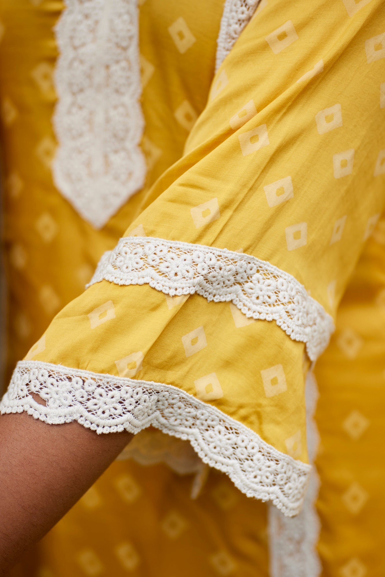 Women's Yellow White Border Heavy Kurta - (Set Of 2) - Nangalia Ruchira