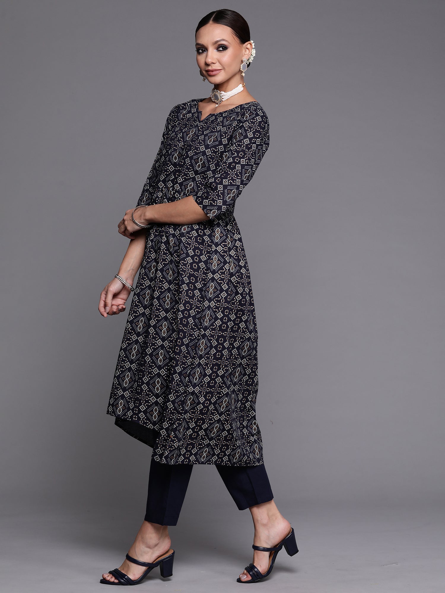 Women's Navy Blue Cotton Blend Kurta Set - Taantav