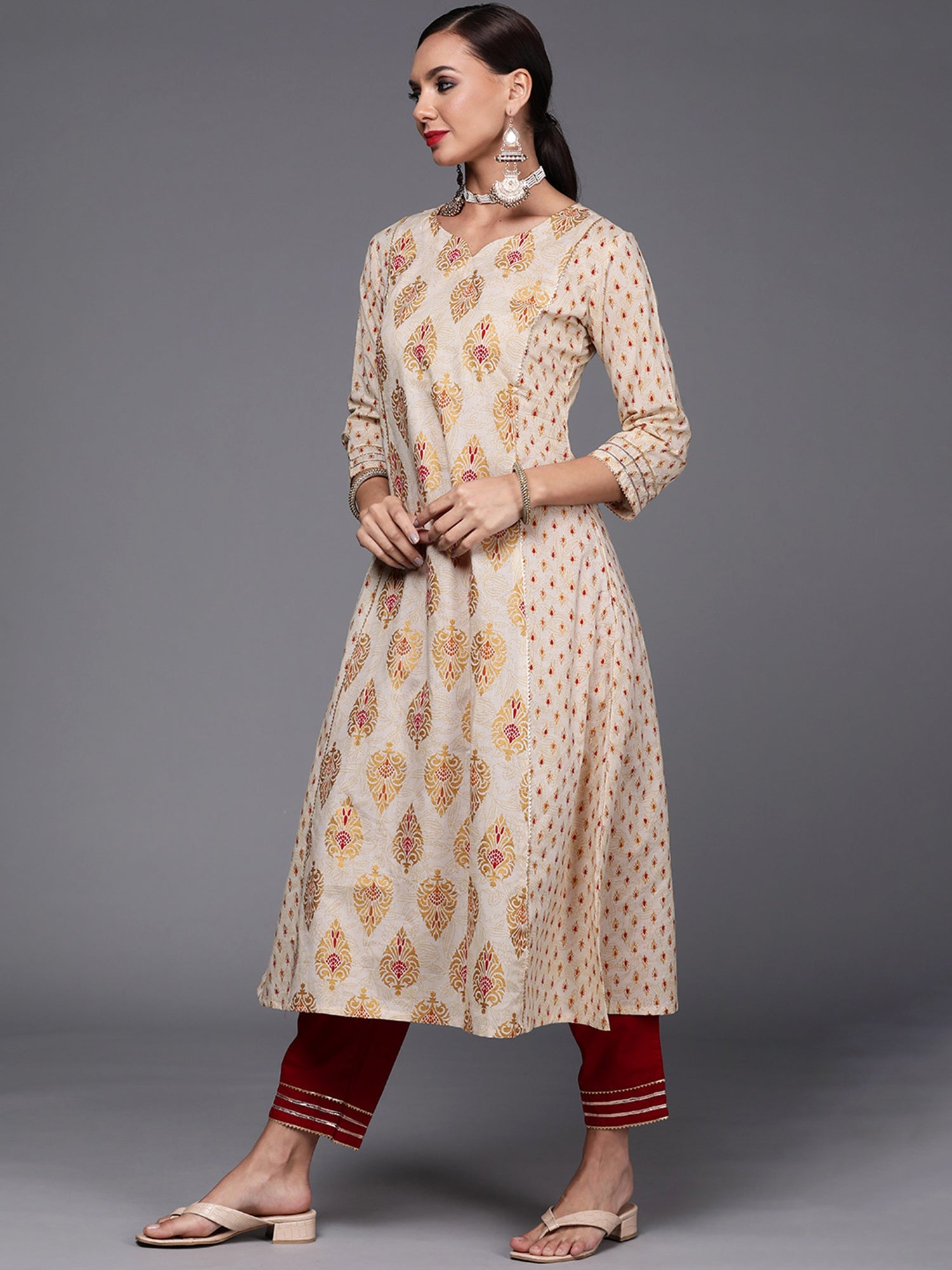 Women's Beige Cotton Blend Kurta Set - Taantav