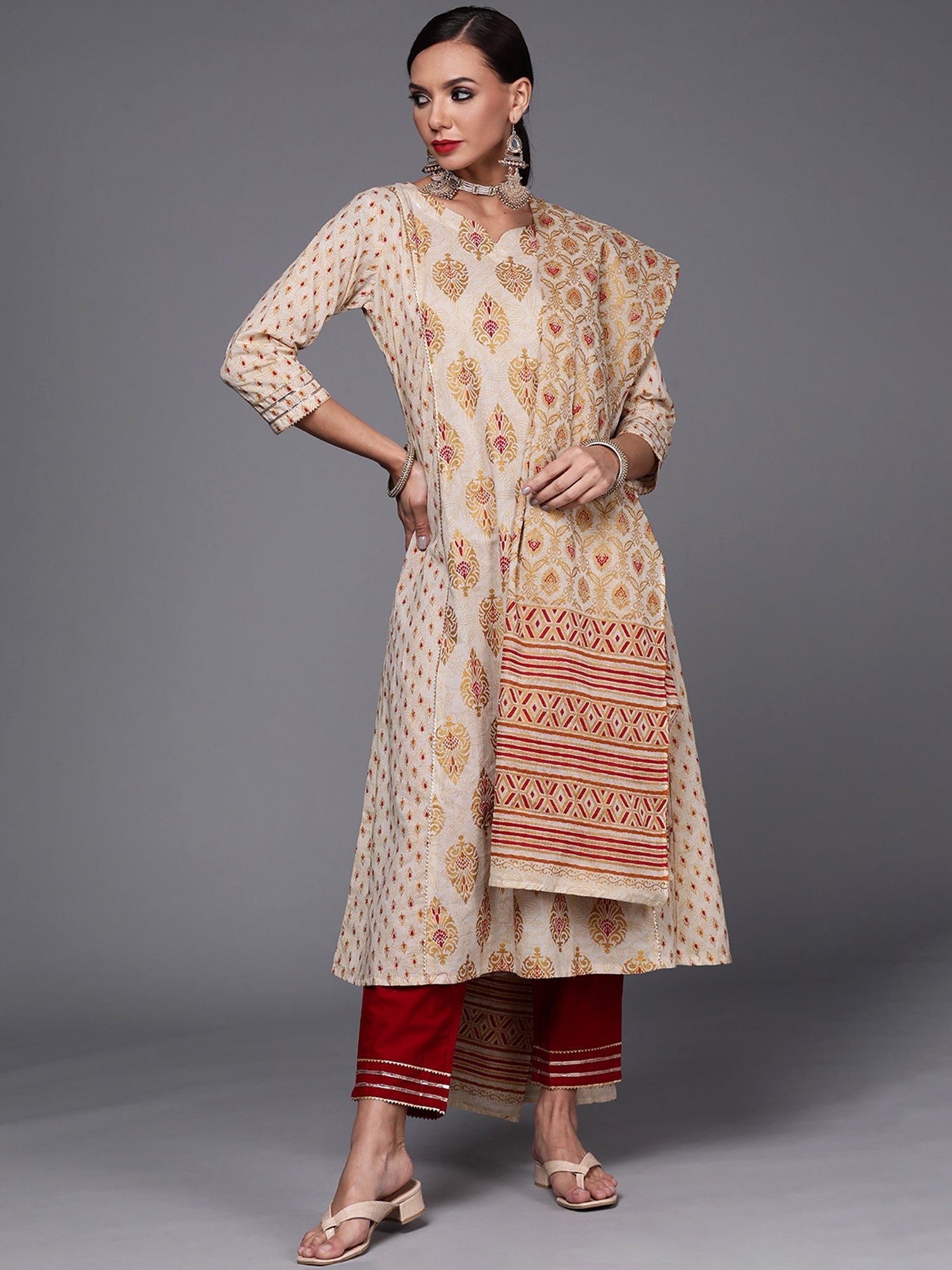 Women's Beige Cotton Blend Kurta Set - Taantav