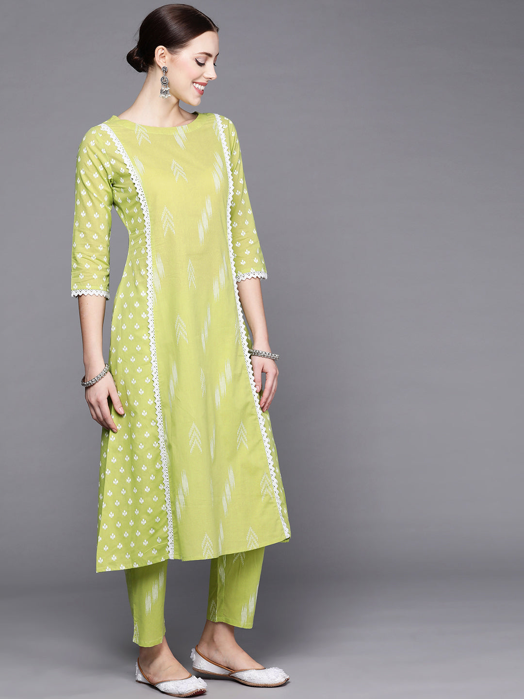 Women's Green Cotton Blend Kurta Set - Taantav