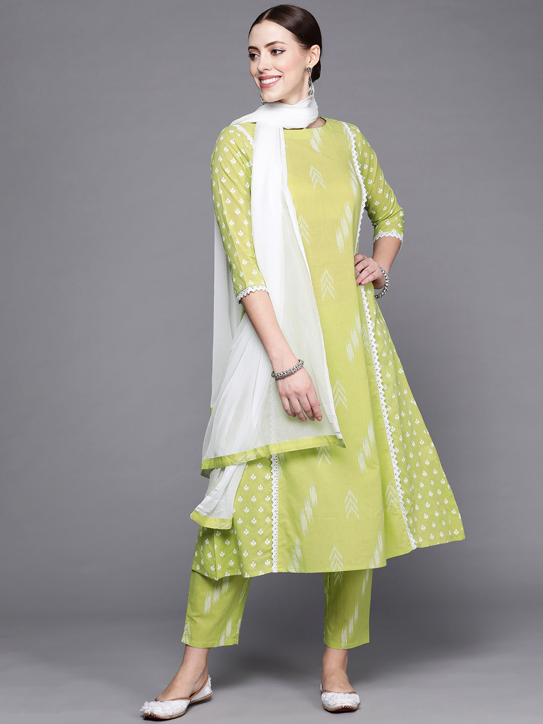 Women's Green Cotton Blend Kurta Set - Taantav