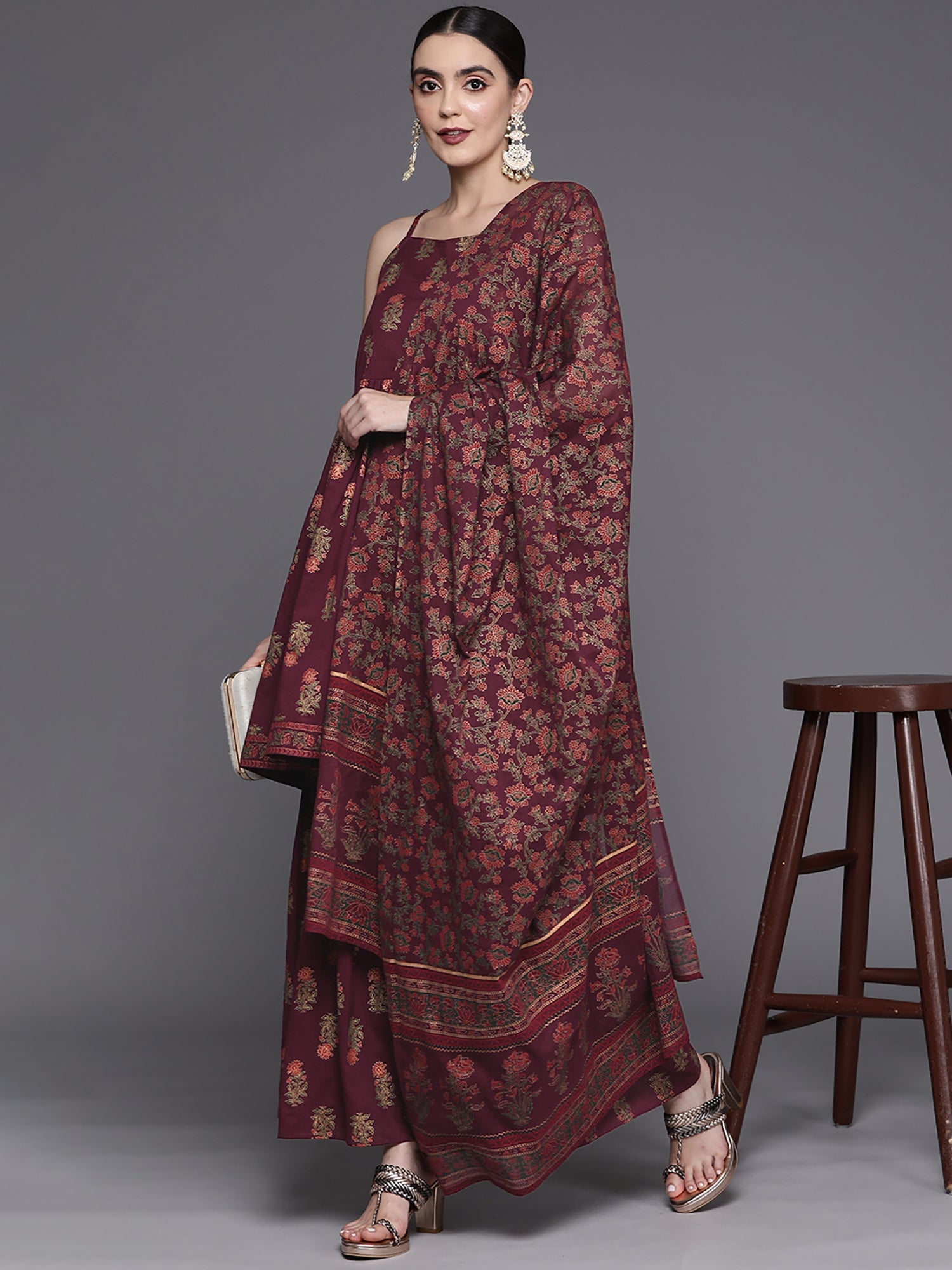 Women's Burgundy Cotton Blend Kurta Set - Taantav