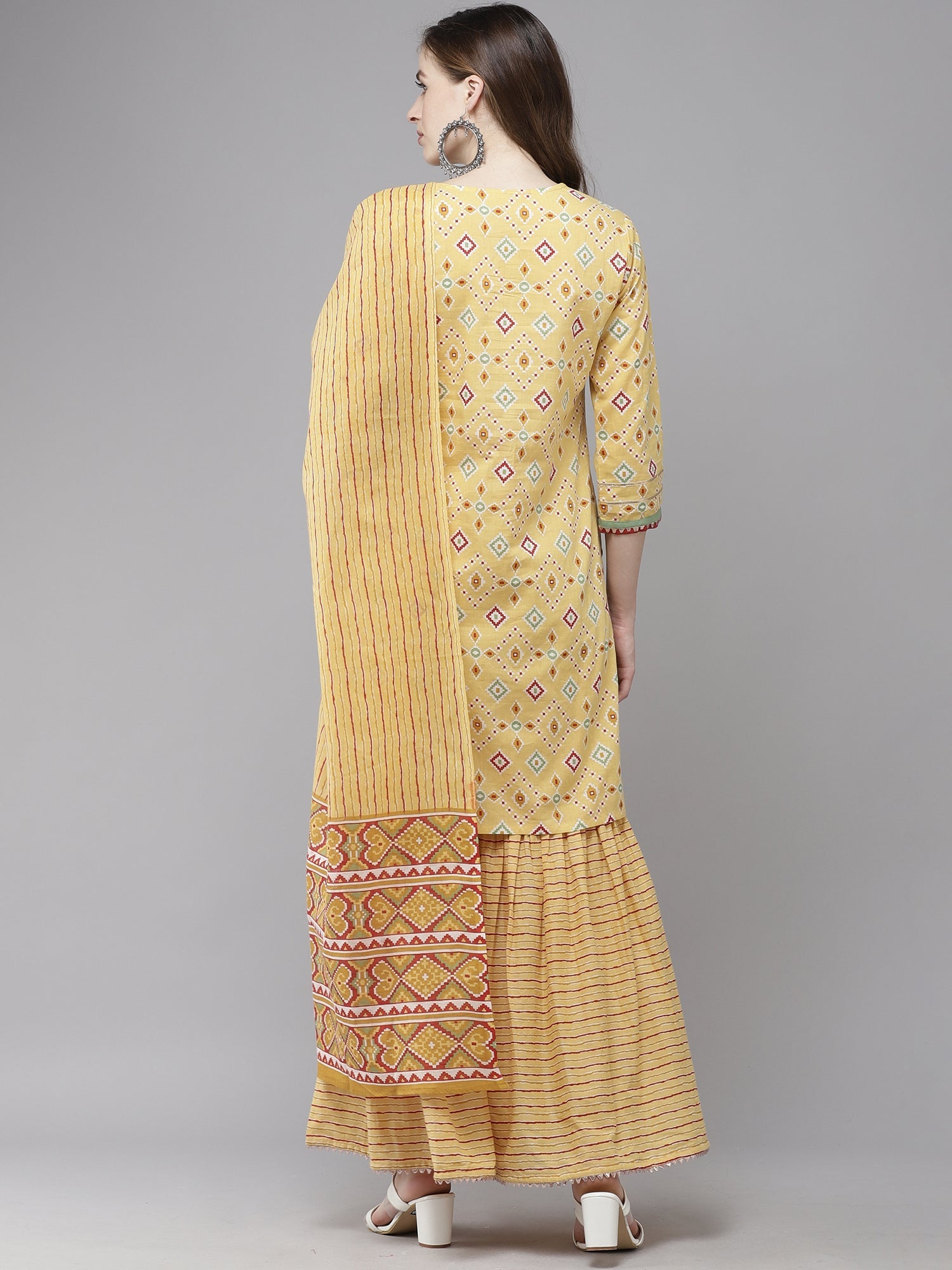 Women's Yellow Cotton Blend Kurta Set - Taantav