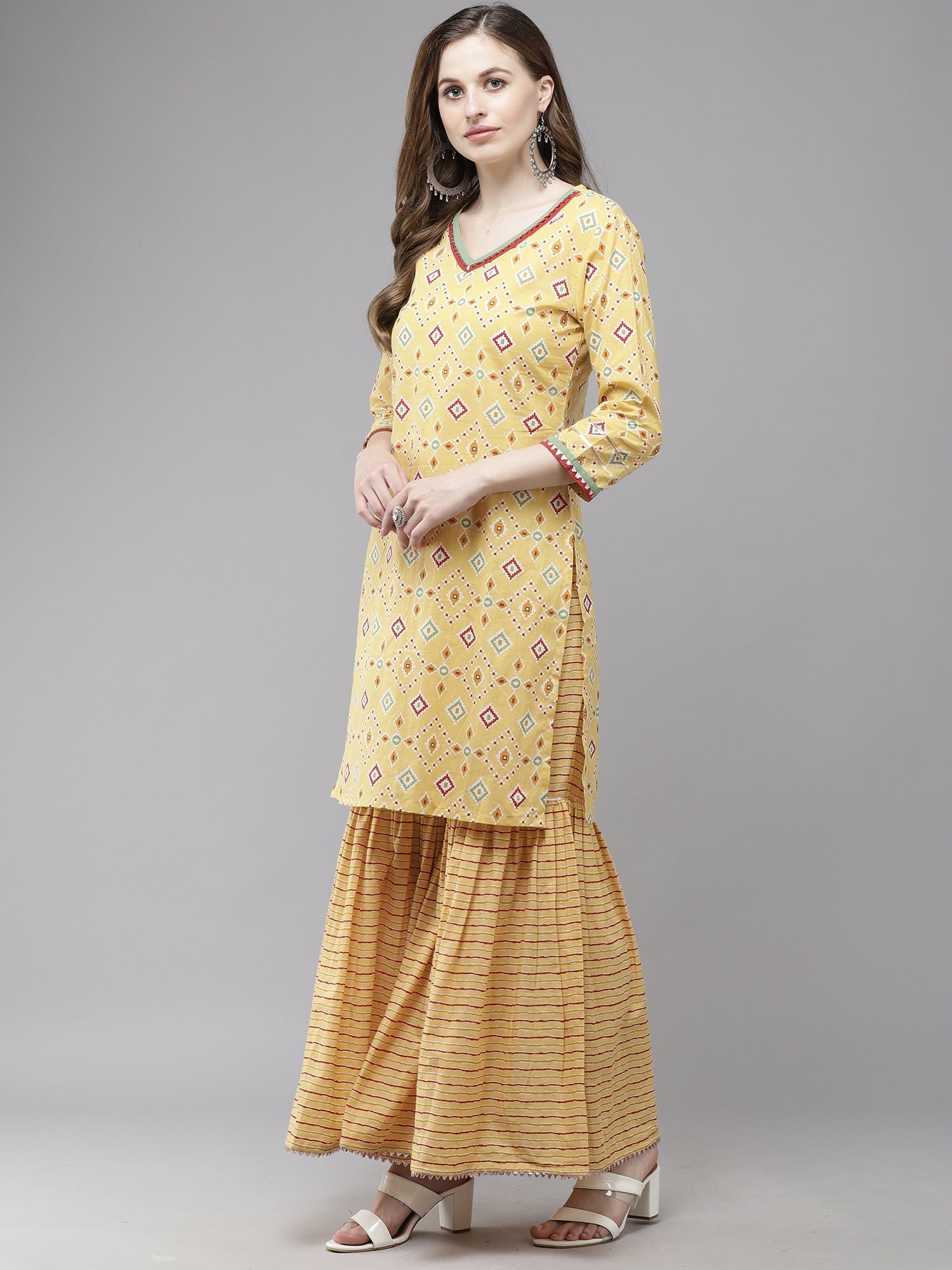 Women's Yellow Cotton Blend Kurta Set - Taantav