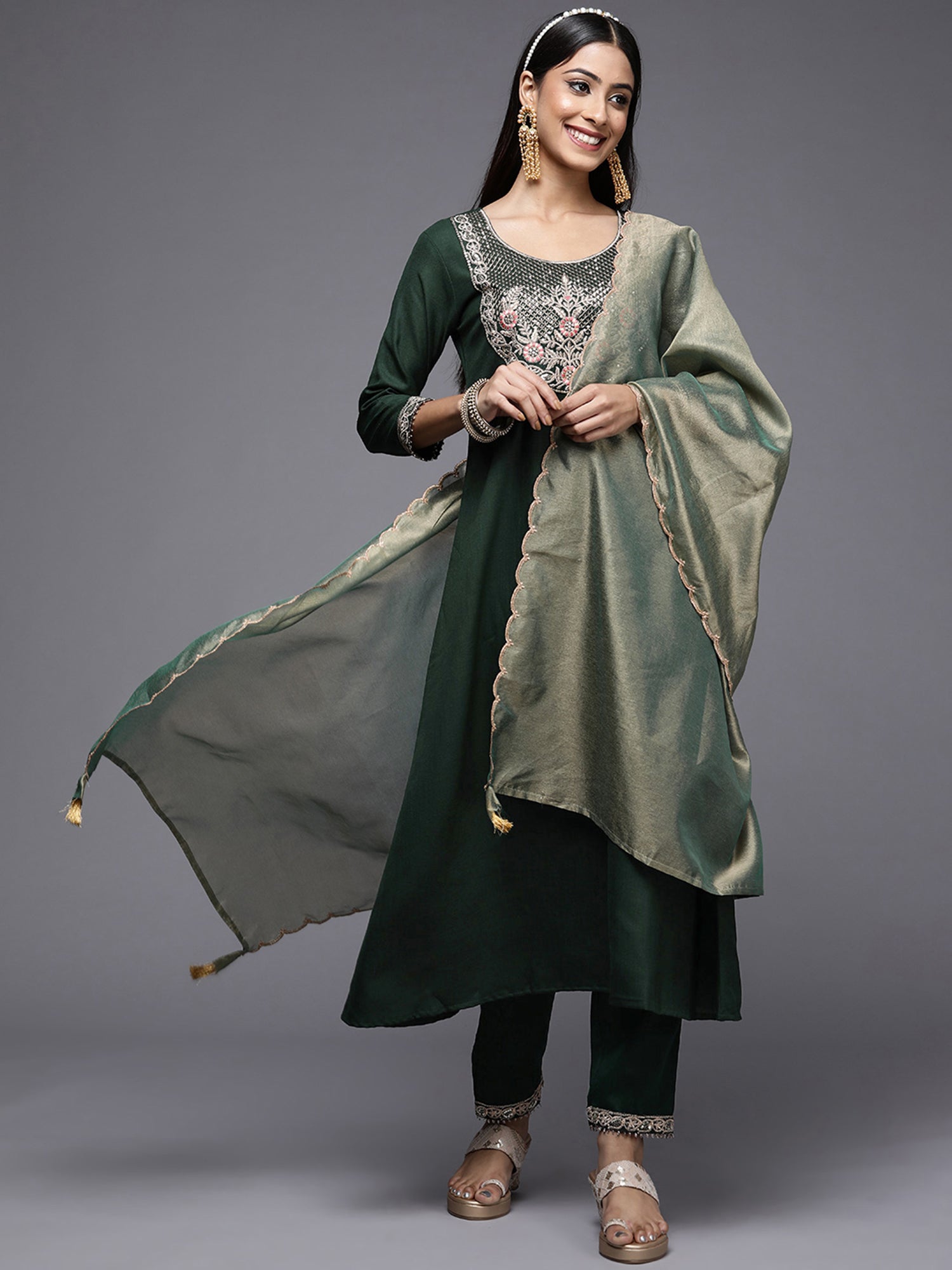 Women's Green Cotton Blend Kurta Set - Taantav