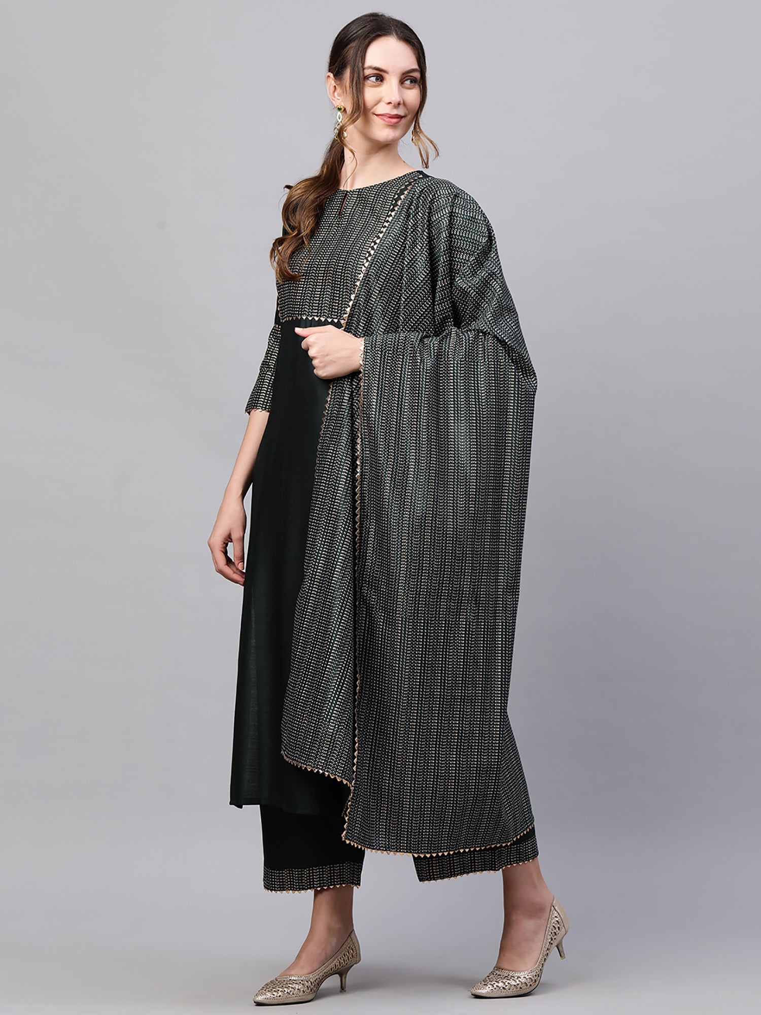 Women's Green Cotton Blend Kurta Set - Taantav