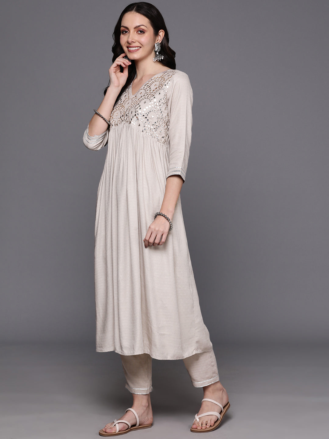 Women's Off White Polyester Kurta Set - Taantav