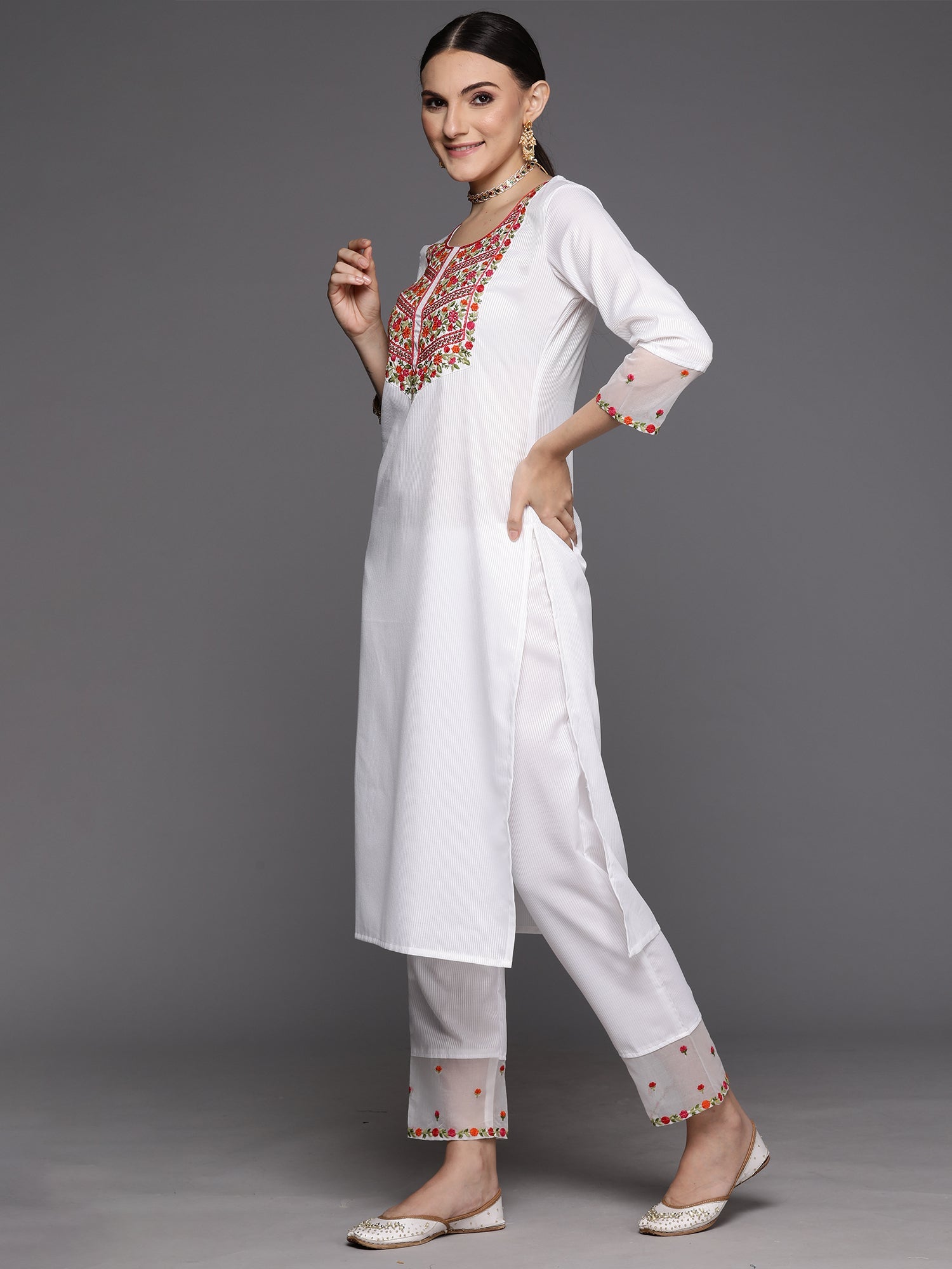 Women's White Cotton Blend Kurta Set - Taantav