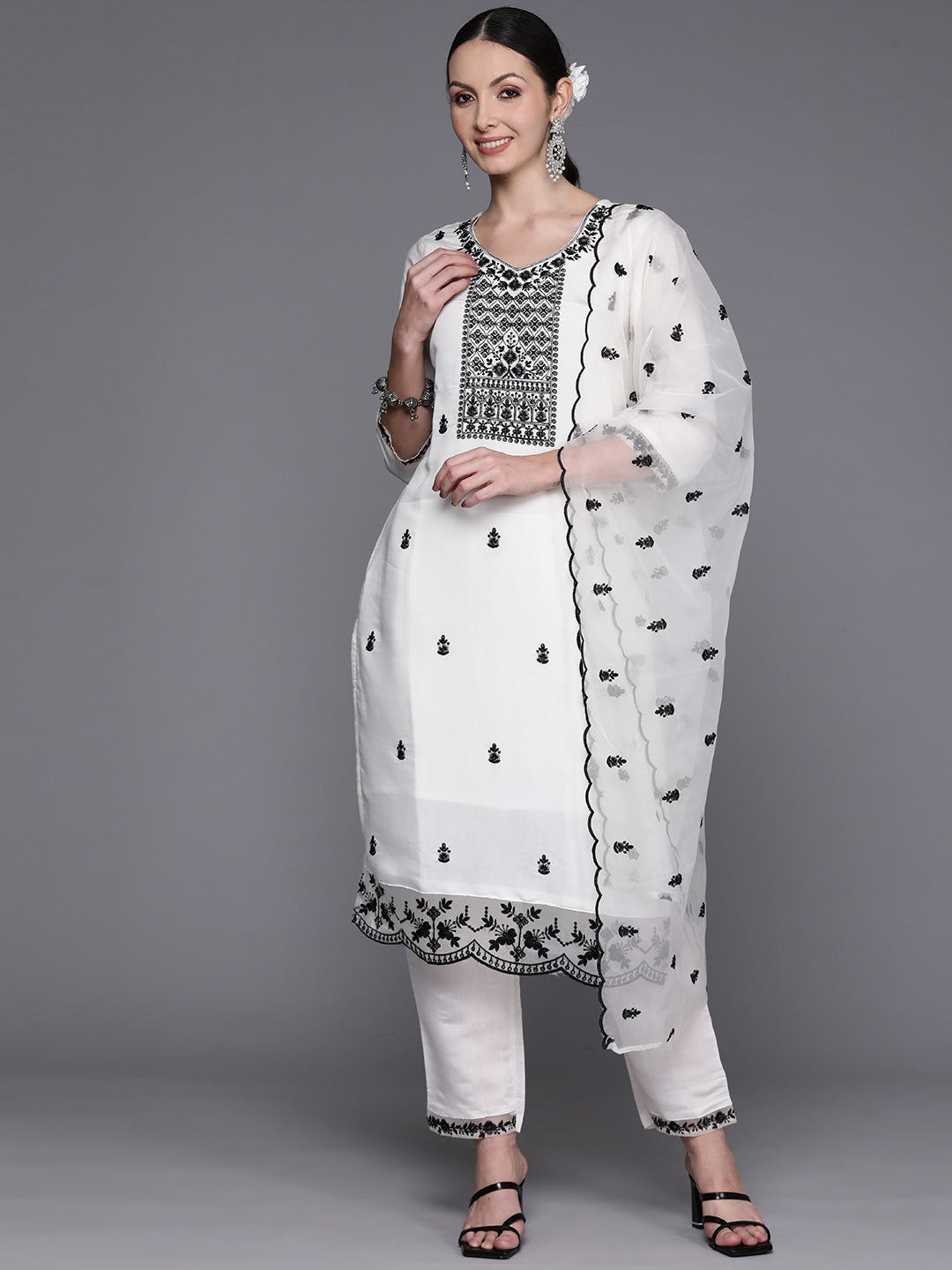 Women's White Silk Blend Kurta Set - Taantav