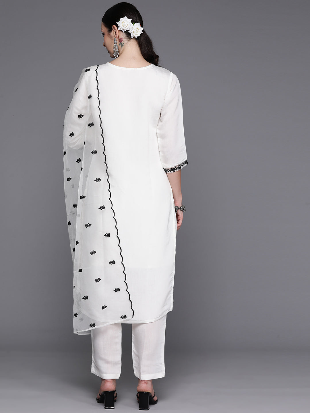 Women's White Silk Blend Kurta Set - Taantav