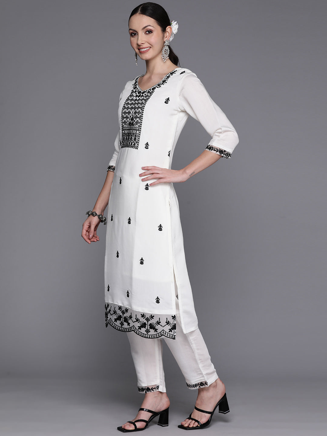 Women's White Silk Blend Kurta Set - Taantav