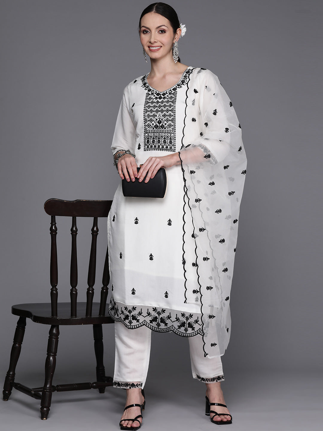 Women's White Silk Blend Kurta Set - Taantav