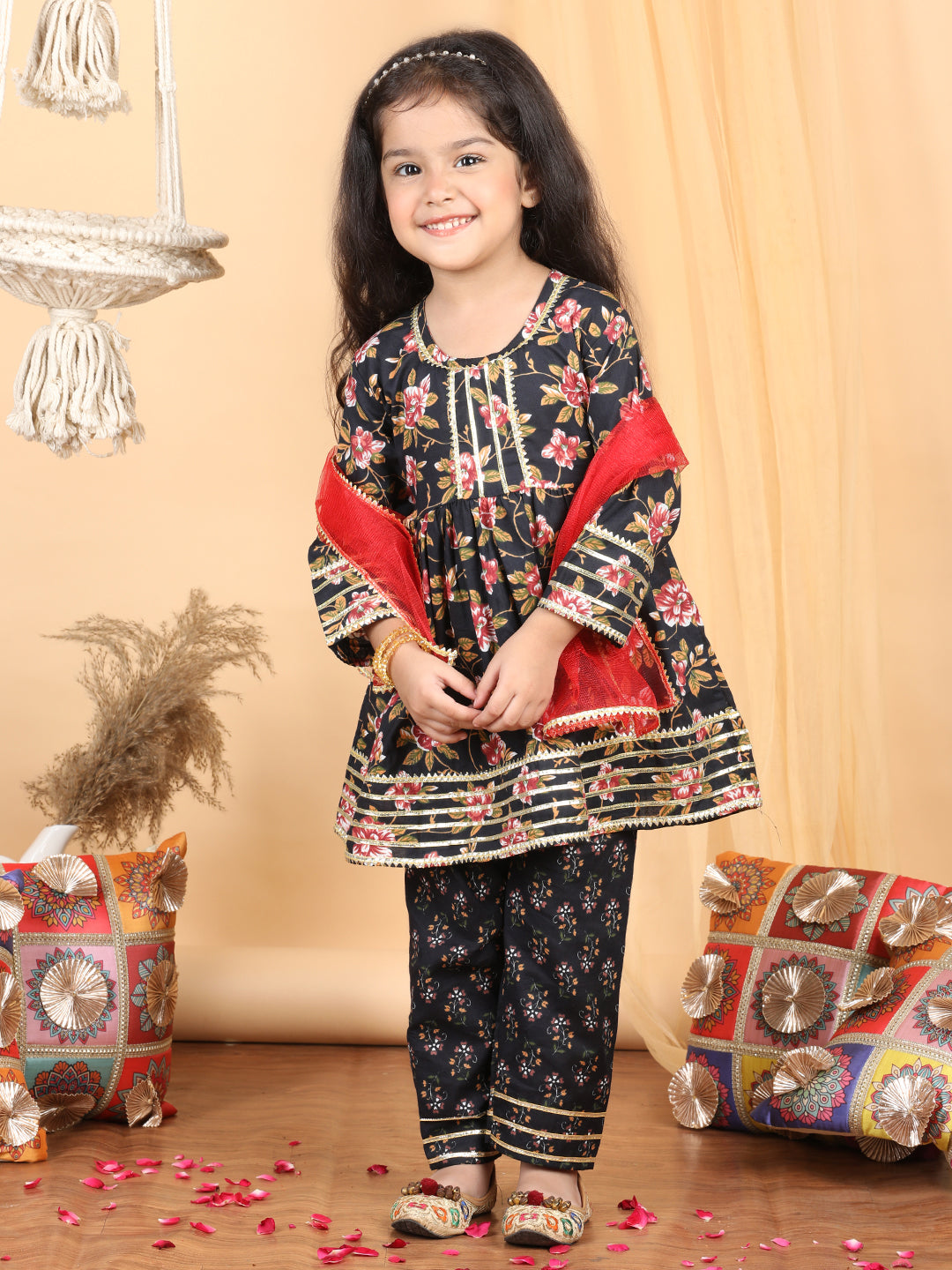 Girl's Black Cotton Floral Kurta Set - Kidcetra