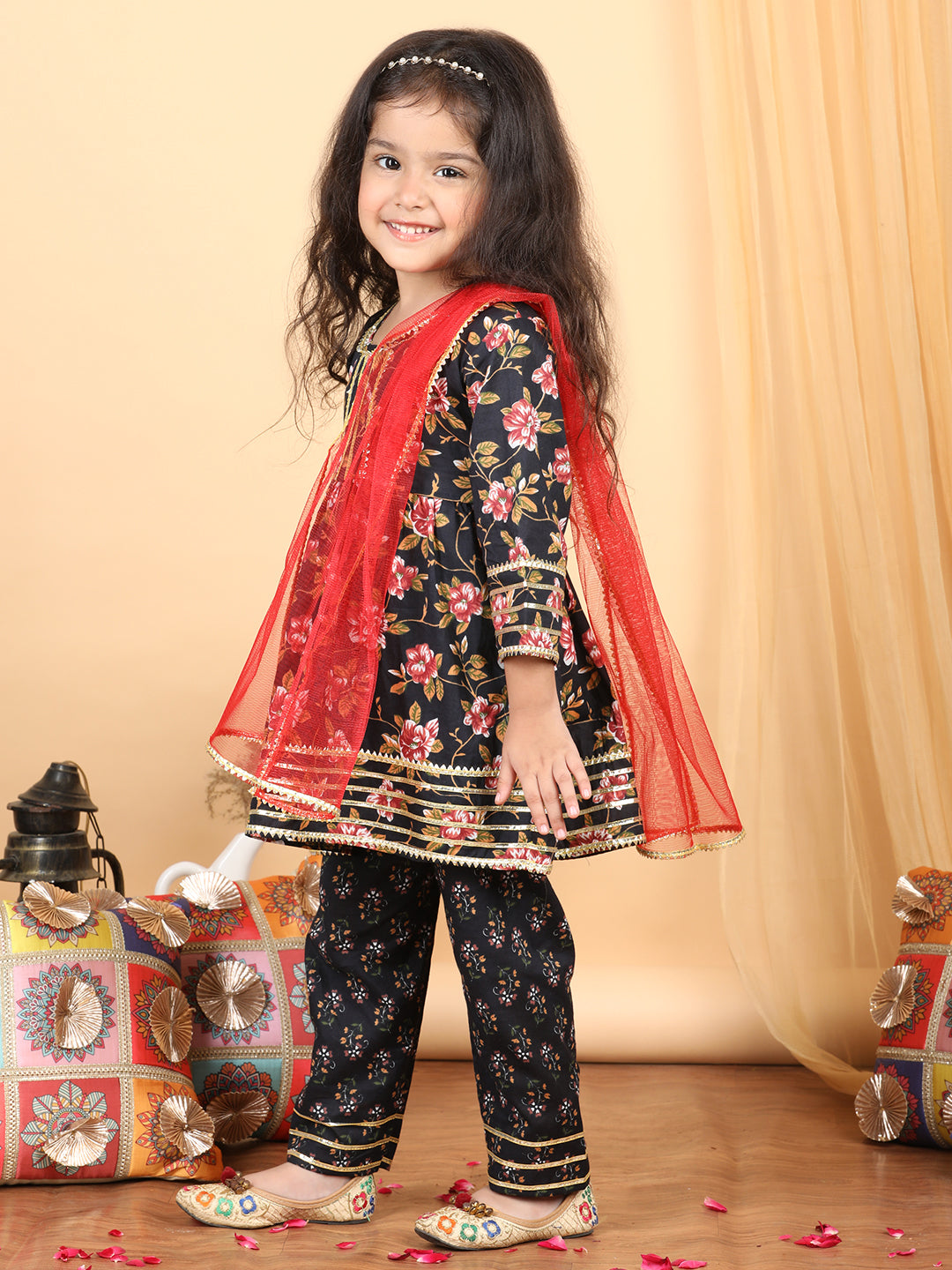 Girl's Black Cotton Floral Kurta Set - Kidcetra