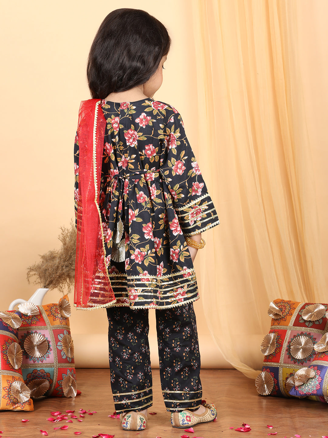 Girl's Black Cotton Floral Kurta Set - Kidcetra