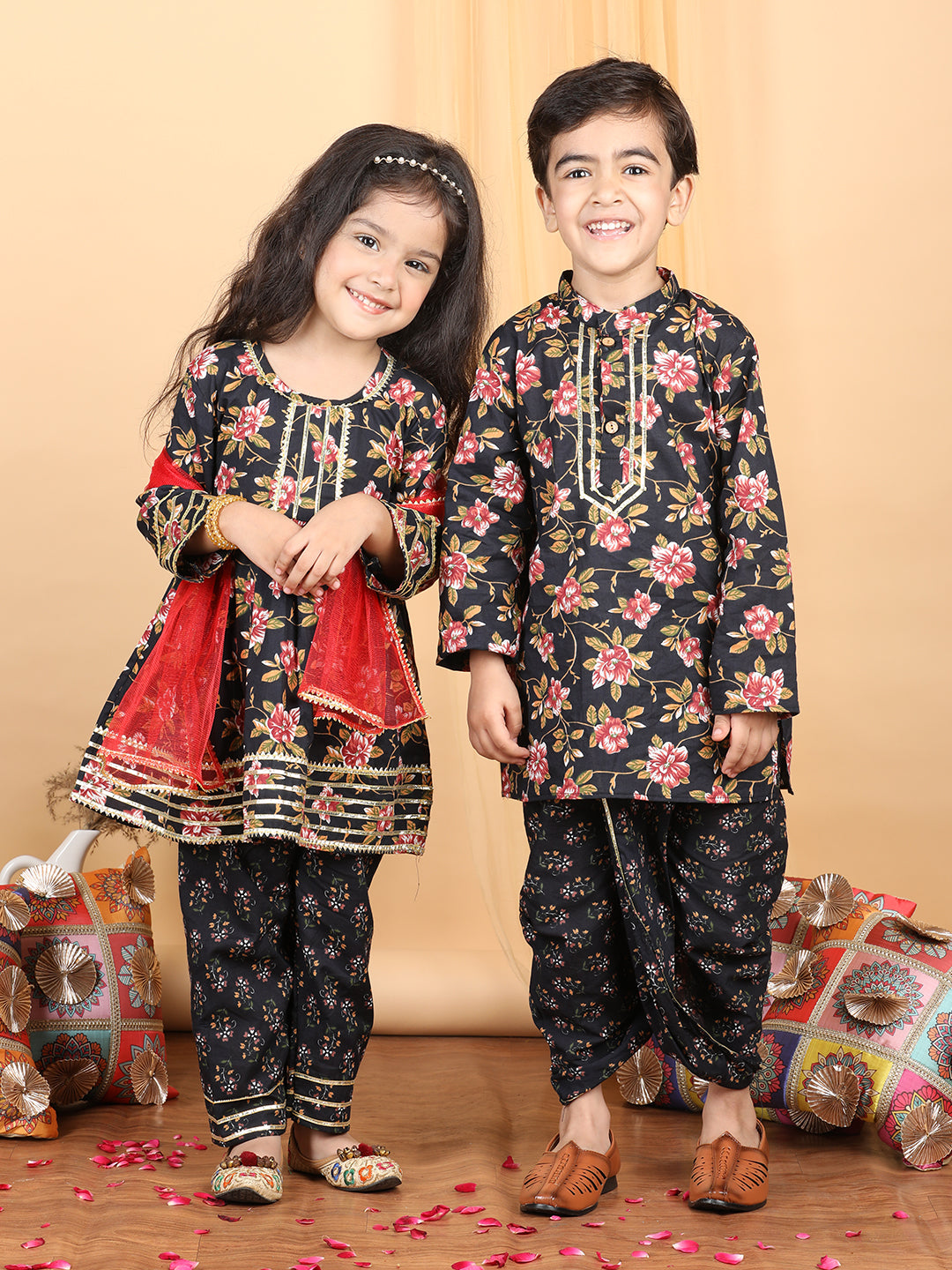 Girl's Black Cotton Floral Kurta Set - Kidcetra