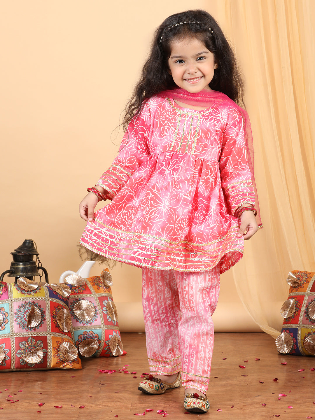 Girl's Pink Cotton Floral Kurta Set - Kidcetra