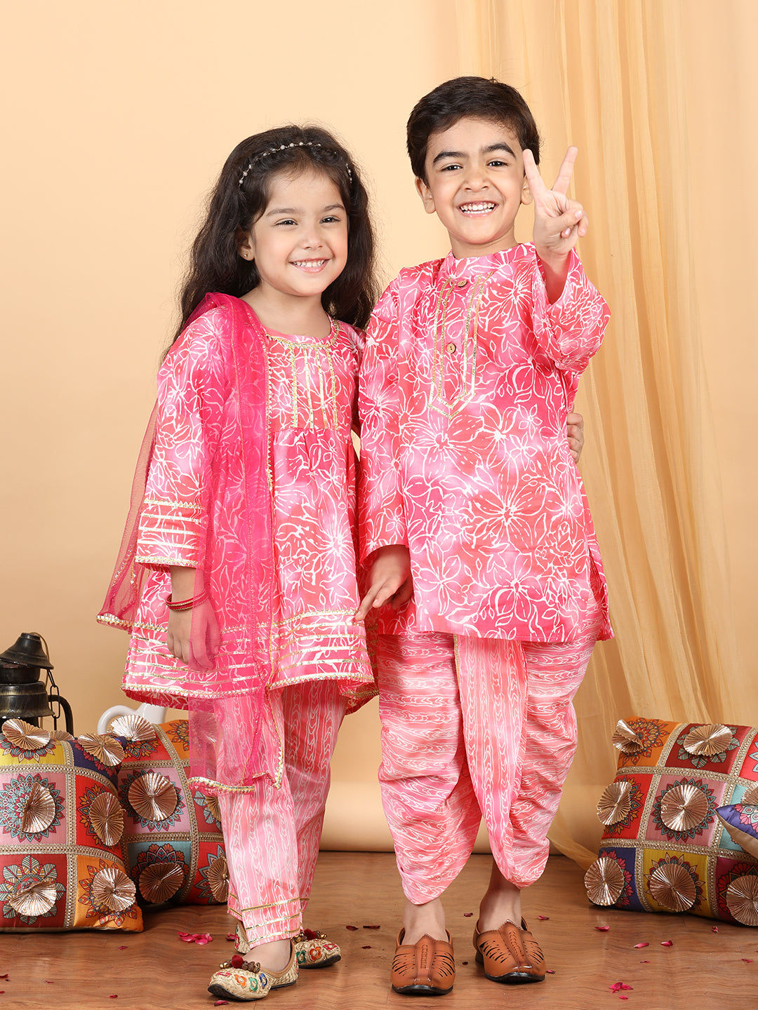 Girl's Pink Cotton Floral Kurta Set - Kidcetra