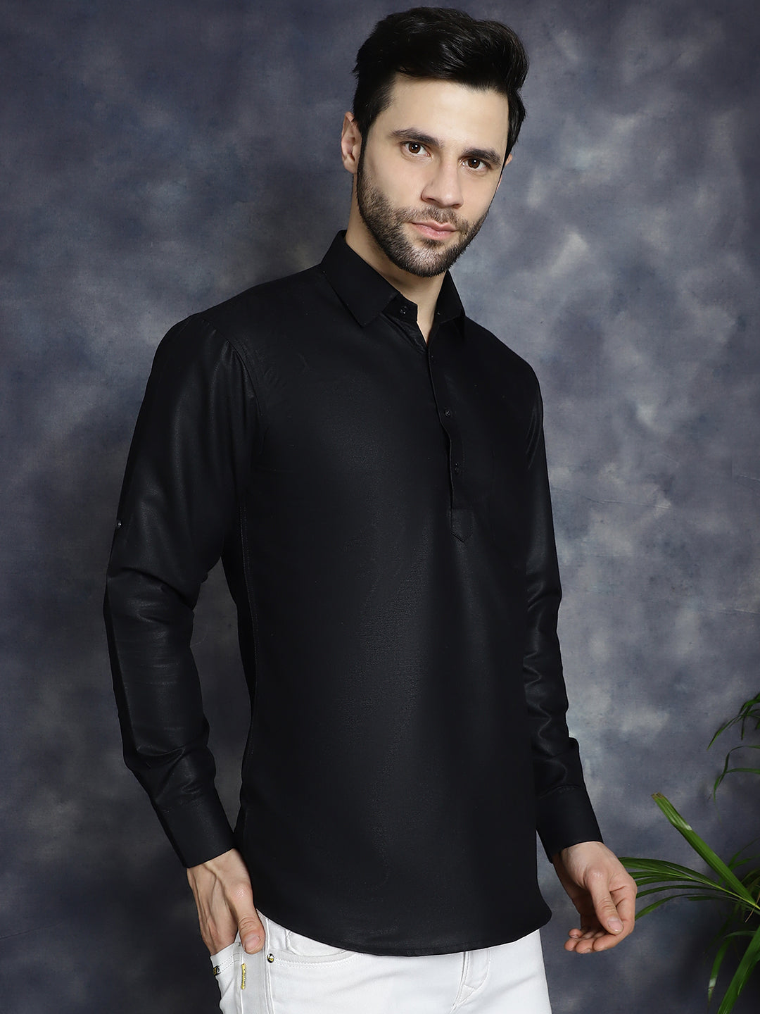 Men's Black Solid Short Kurtas - Taantav