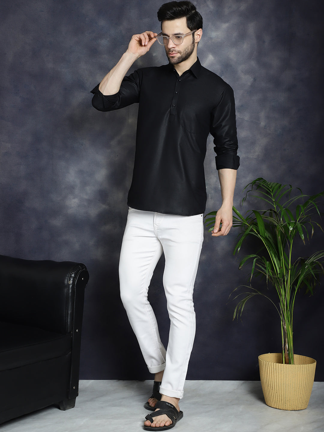 Men's Black Solid Short Kurtas - Taantav