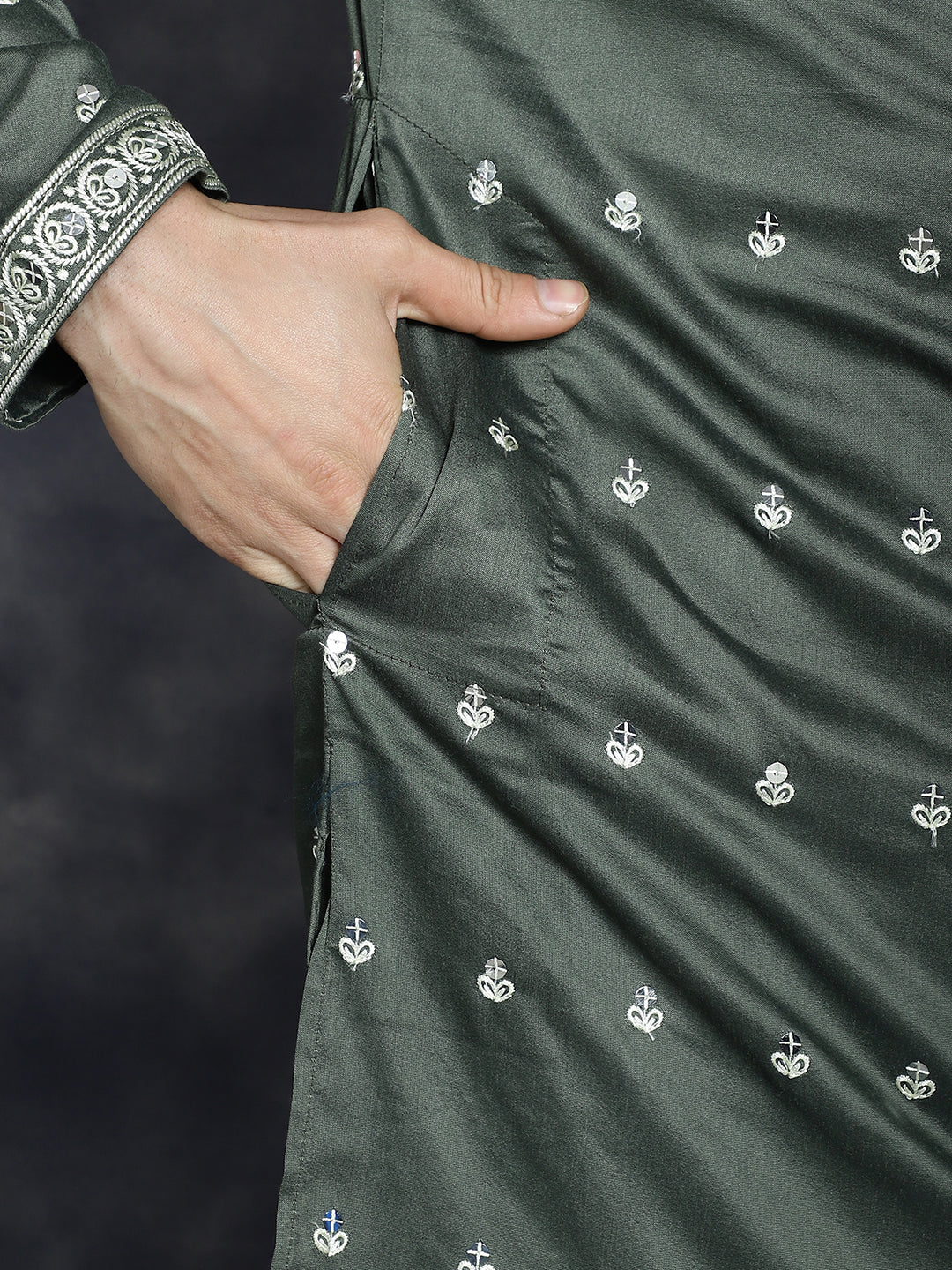 Men's Chikankari Embroidered Kurtas - Taantav