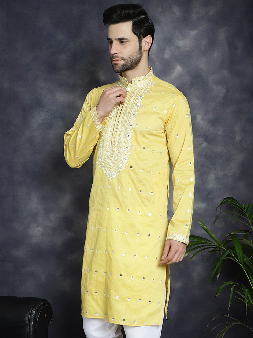 Men's Chikankari Embroidered Kurtas - Taantav