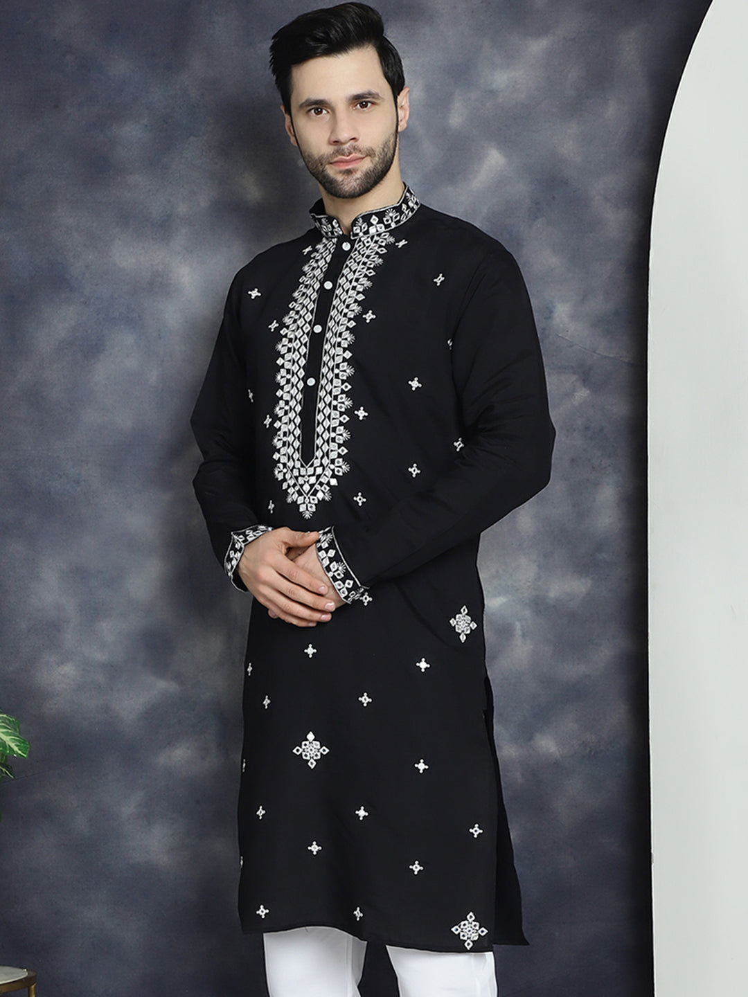 Men's Embroidered Kurtas - Taantav