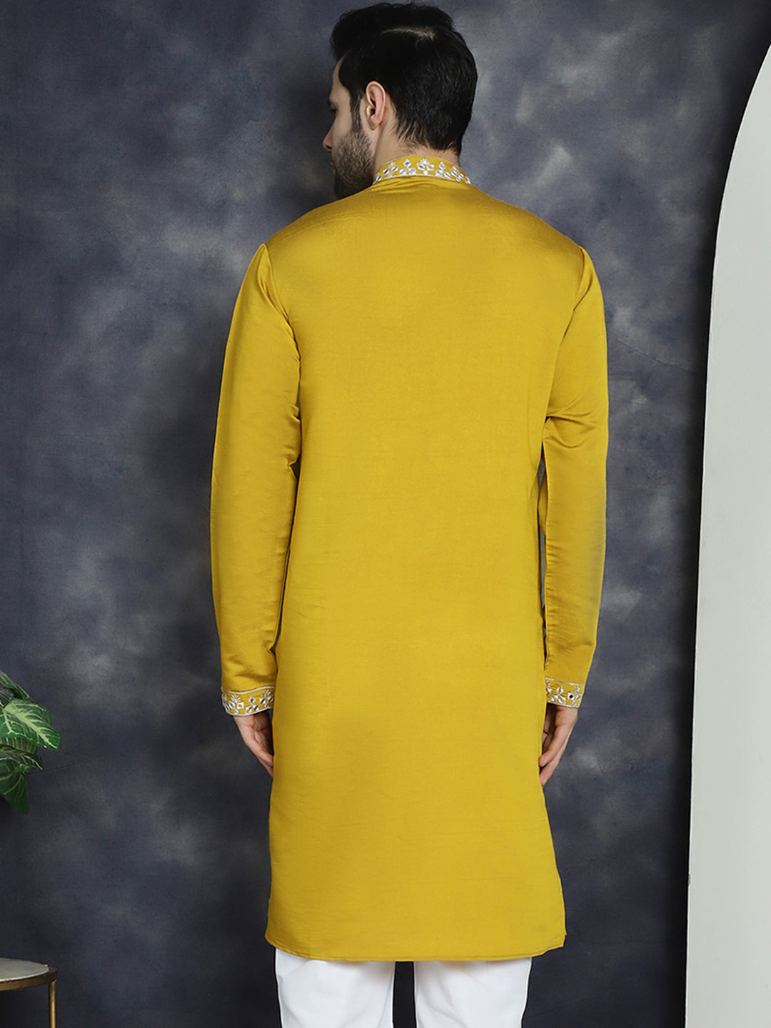 Men's Embroidered Kurtas - Taantav