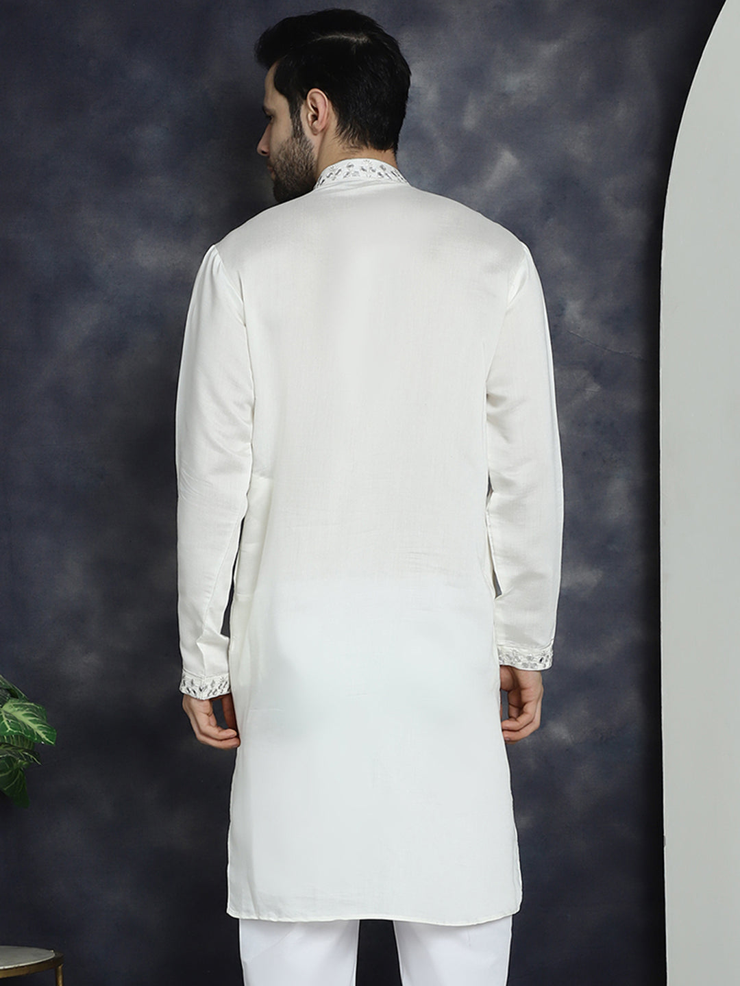 Men's Embroidered Kurtas - Taantav