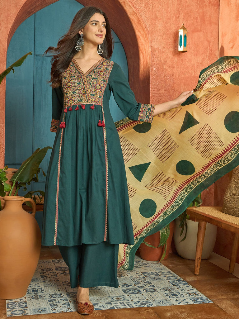 Women's Green Solid Cotton Straight Kurta Pant Dupatta Set