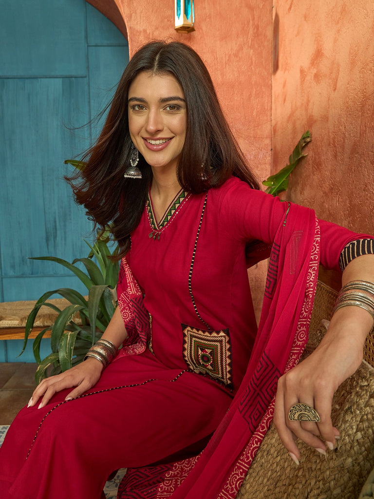 Women's Maroon Solid Rayon Straight Kurta Palazzo Dupatta Set