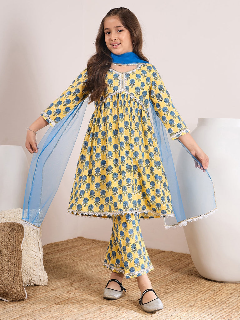 Girls Ethnic Motifs Printed Empire Gotta Patti Cotton Kurta With Trousers & With Dupatta